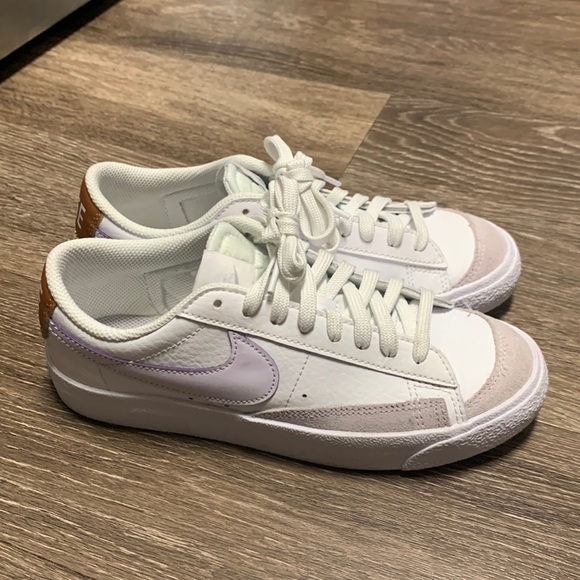 Nike shoes - Picture 1 of 7